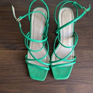 Elegant Green Strappy Leather Sandals (Size 8)